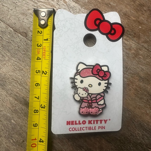 Hello Kitty Pin - Pink and White - Picture 3 of 3